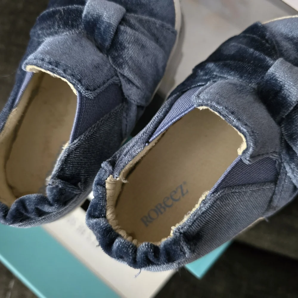 Blue Velvet Kids Shoes - Picture 3 of 8